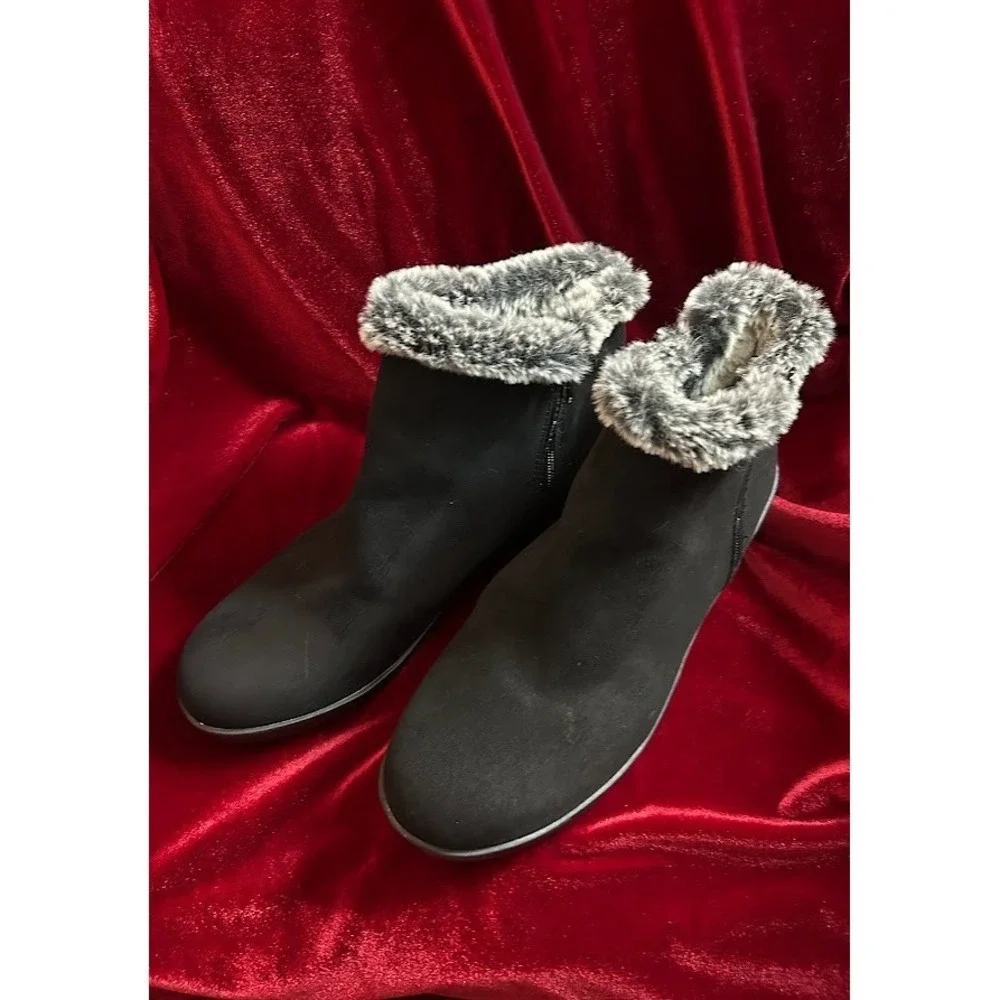 Basic Editions Size 10 Black Winter Short Boots with Grey Faux‎ Fur Trim